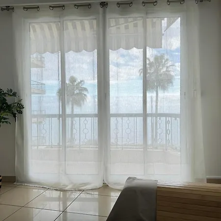 Equipped Sea View With Terrace דירה